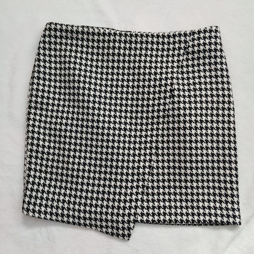 H&M Women's Houndstooth Mini Skirt Faux Wrap Wool Blend Size 8 Black And White
